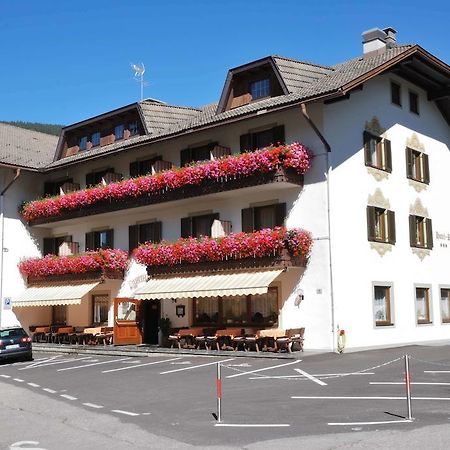 Hotel Urthaler Dobbiaco Esterno foto