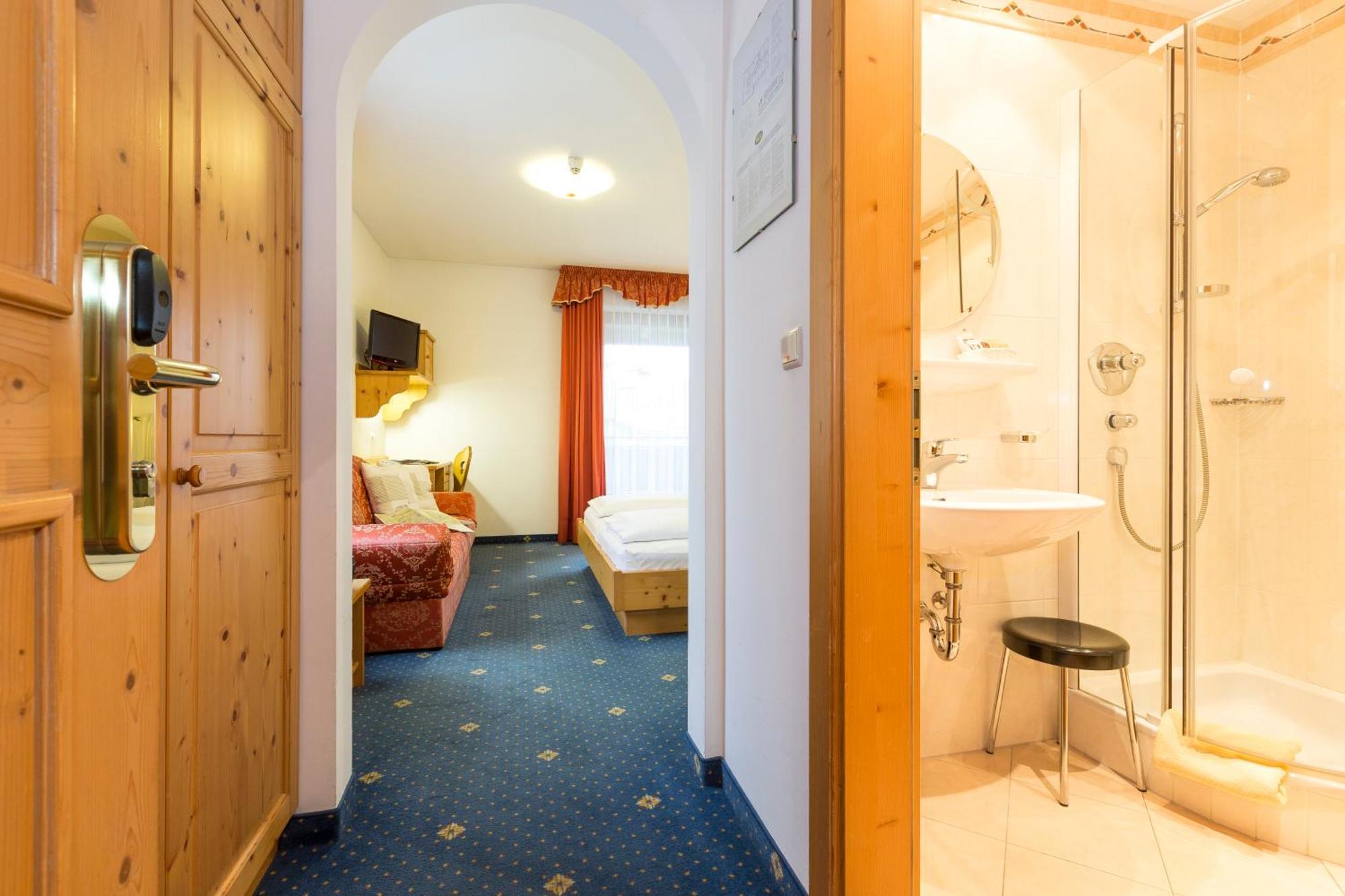 Hotel Urthaler Dobbiaco Esterno foto