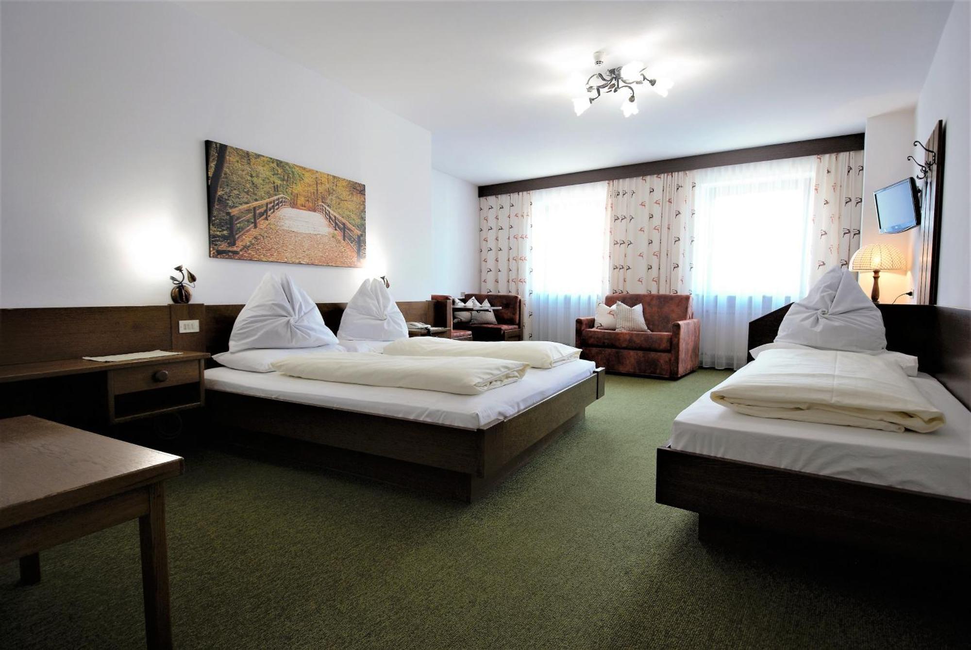 Hotel Urthaler Dobbiaco Esterno foto