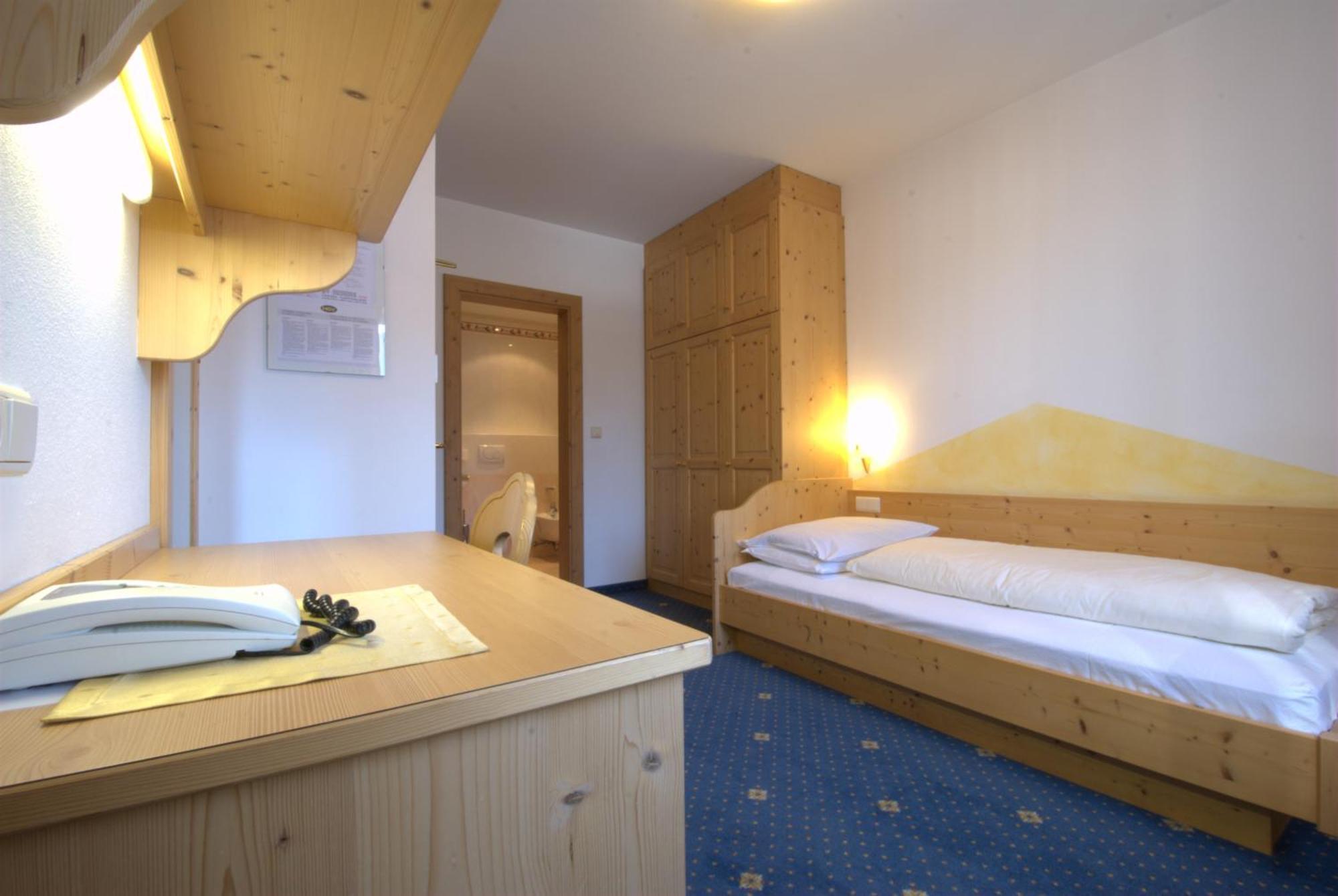 Hotel Urthaler Dobbiaco Esterno foto
