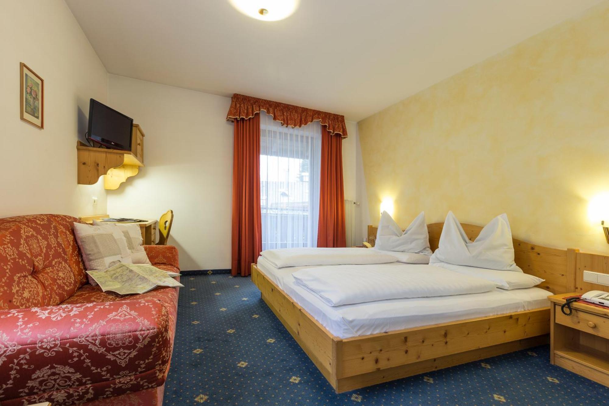 Hotel Urthaler Dobbiaco Esterno foto