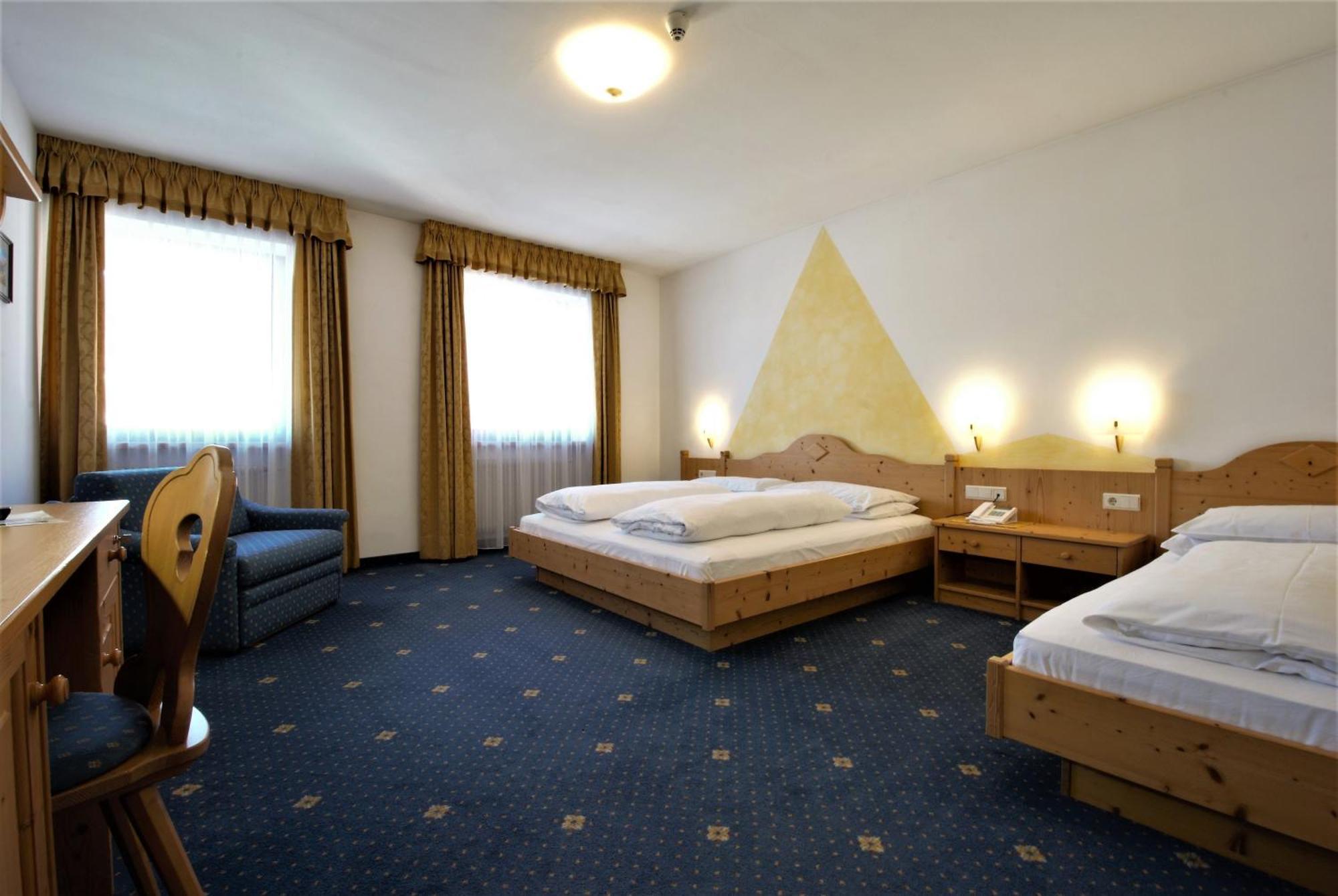 Hotel Urthaler Dobbiaco Esterno foto