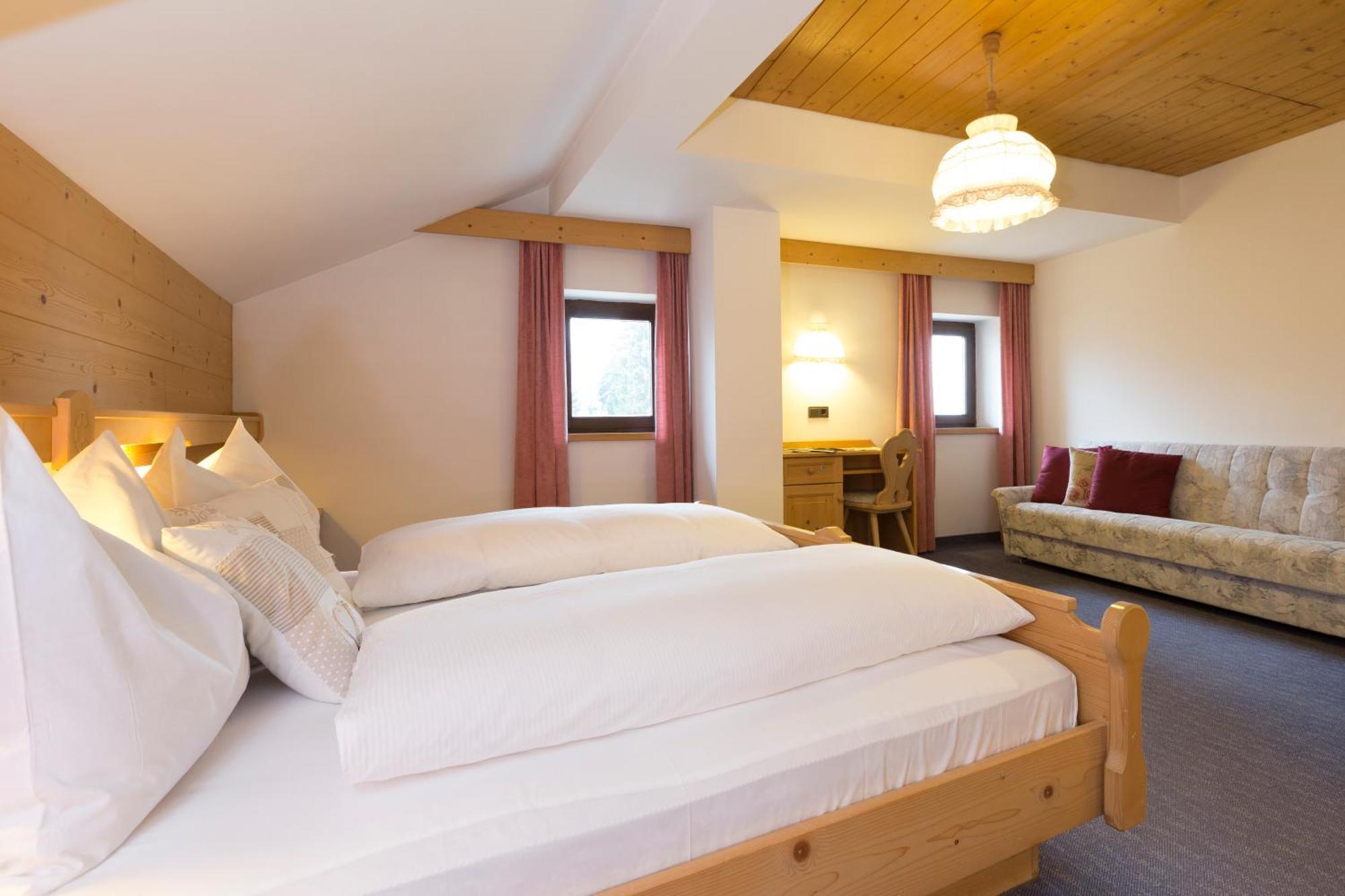 Hotel Urthaler Dobbiaco Esterno foto