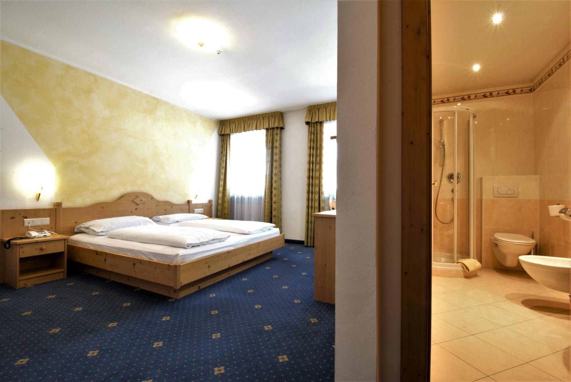 Hotel Urthaler Dobbiaco Esterno foto