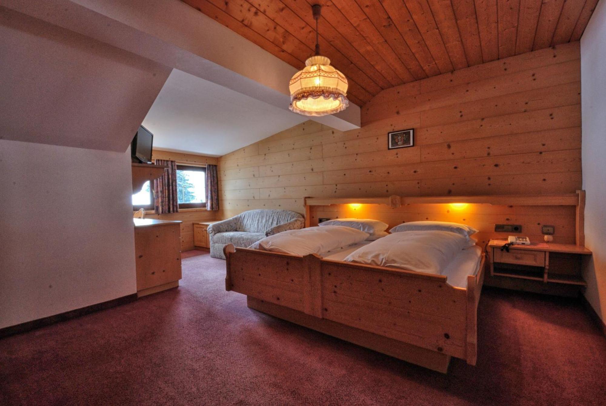 Hotel Urthaler Dobbiaco Esterno foto