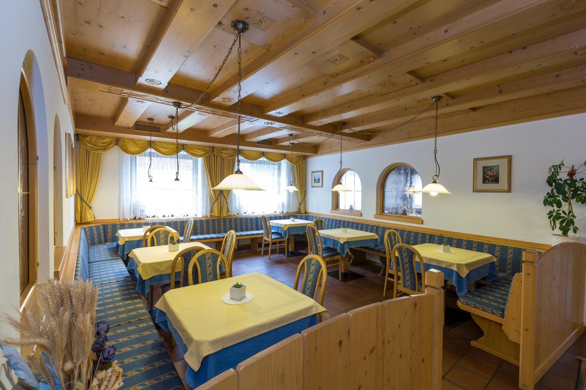 Hotel Urthaler Dobbiaco Esterno foto