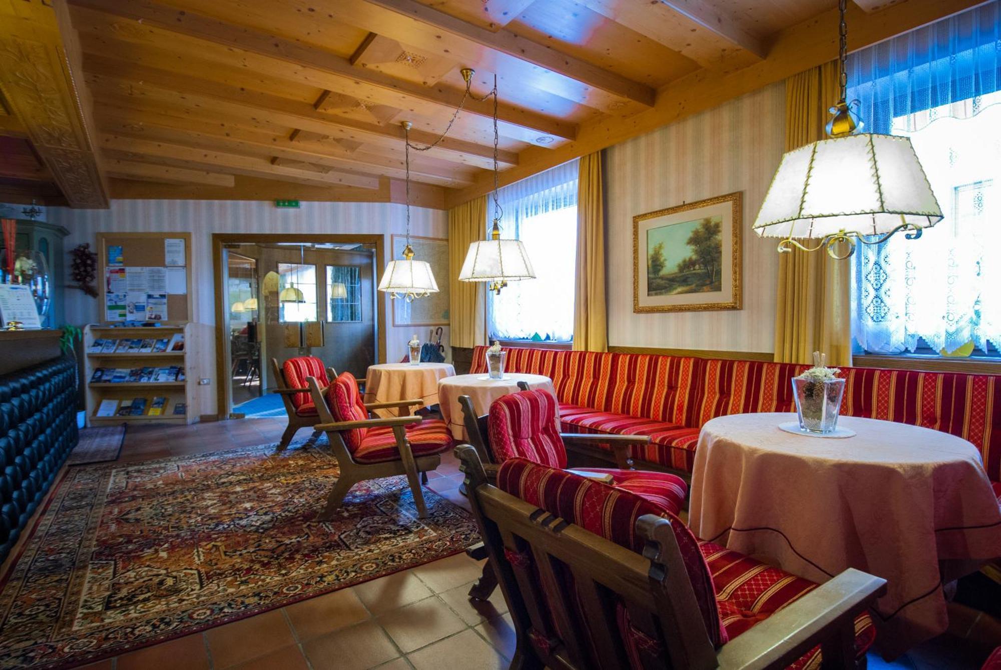 Hotel Urthaler Dobbiaco Esterno foto