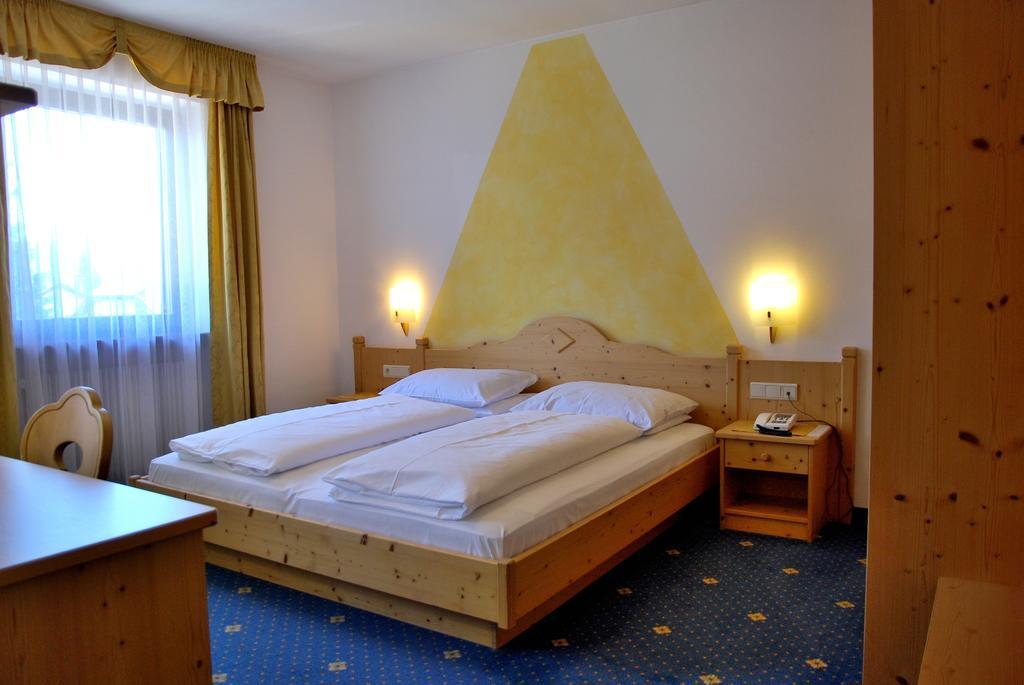 Hotel Urthaler Dobbiaco Esterno foto