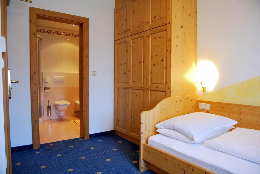 Hotel Urthaler Dobbiaco Esterno foto