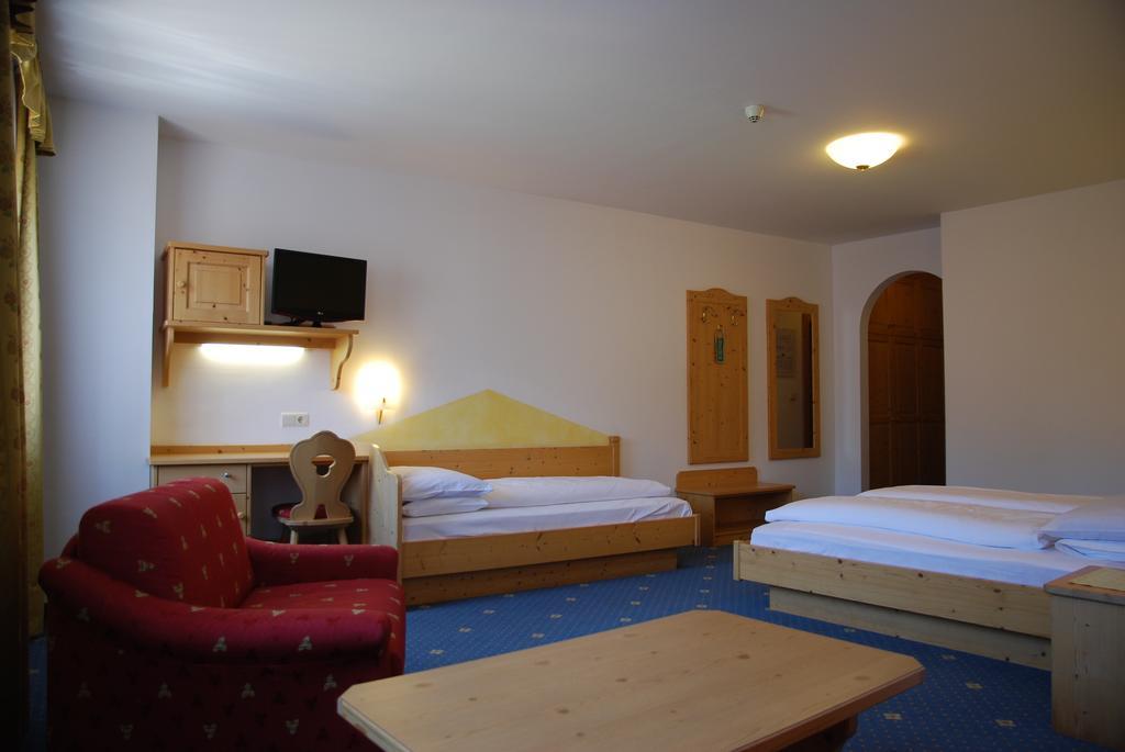 Hotel Urthaler Dobbiaco Esterno foto
